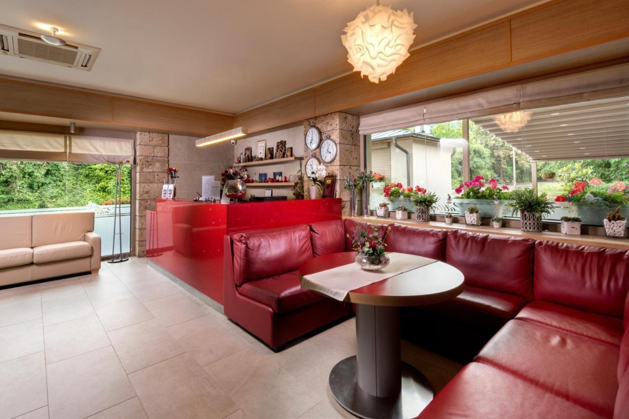 Hotel & Relax Zone Cattleya 克鲁舒纳 外观 照片