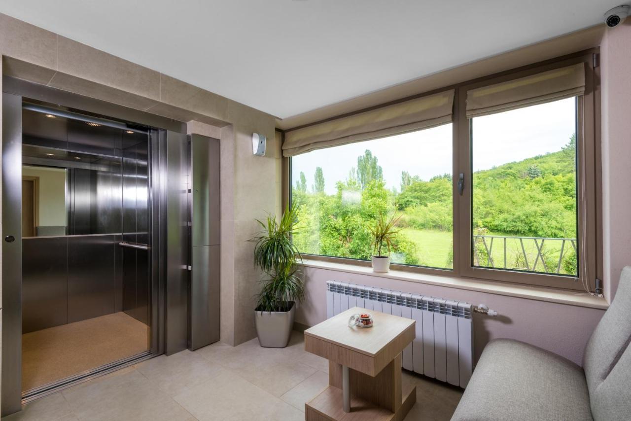 Hotel & Relax Zone Cattleya 克鲁舒纳 外观 照片