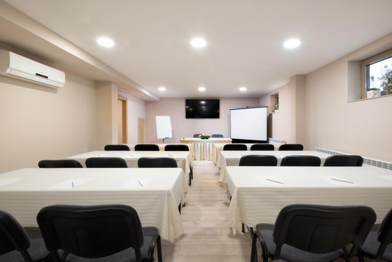 Hotel & Relax Zone Cattleya 克鲁舒纳 外观 照片