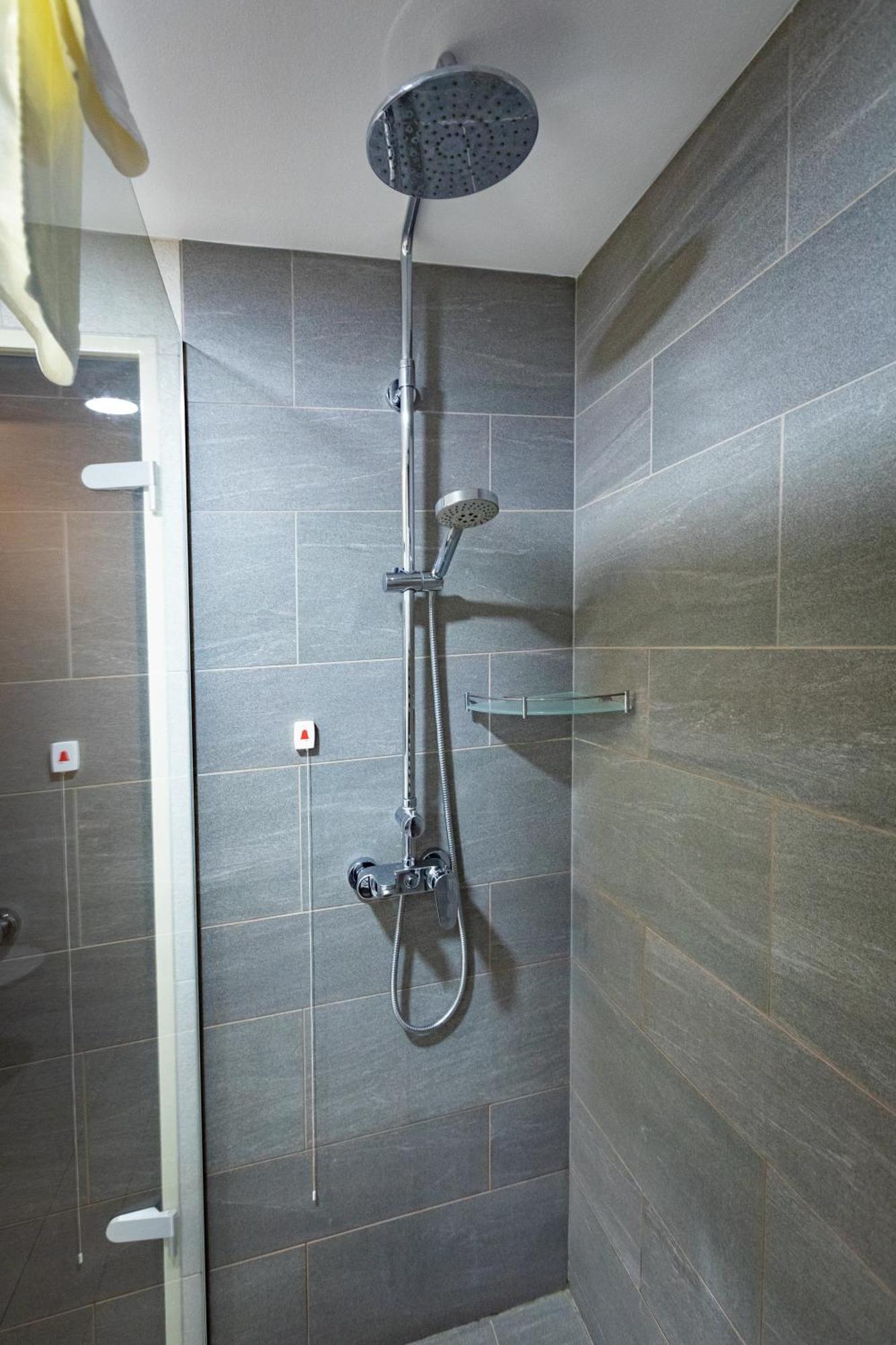 Hotel & Relax Zone Cattleya 克鲁舒纳 外观 照片