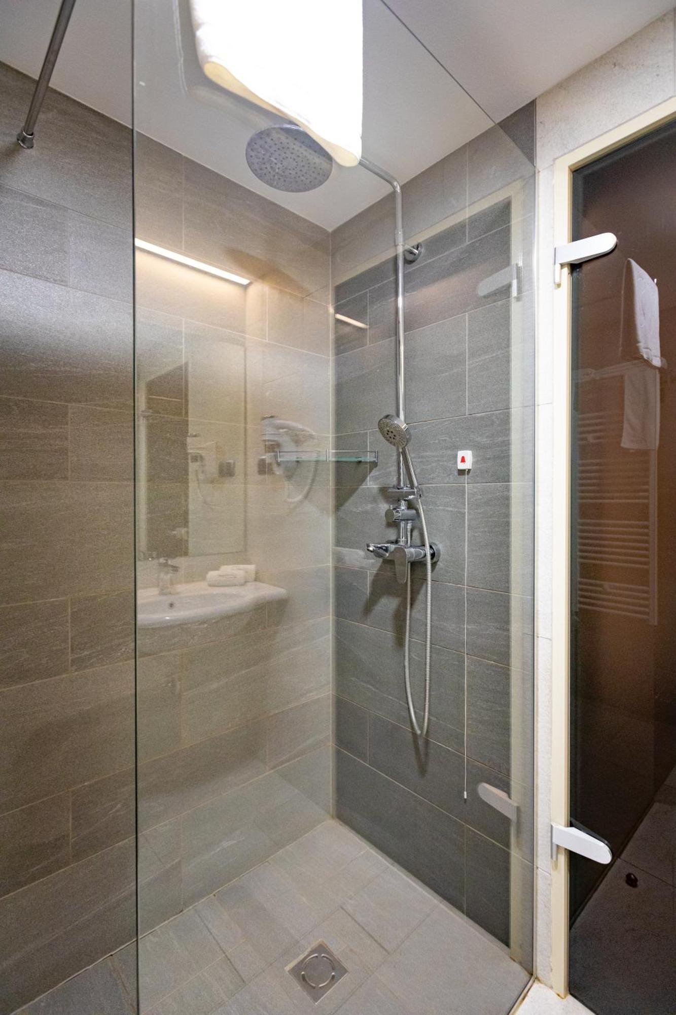 Hotel & Relax Zone Cattleya 克鲁舒纳 外观 照片