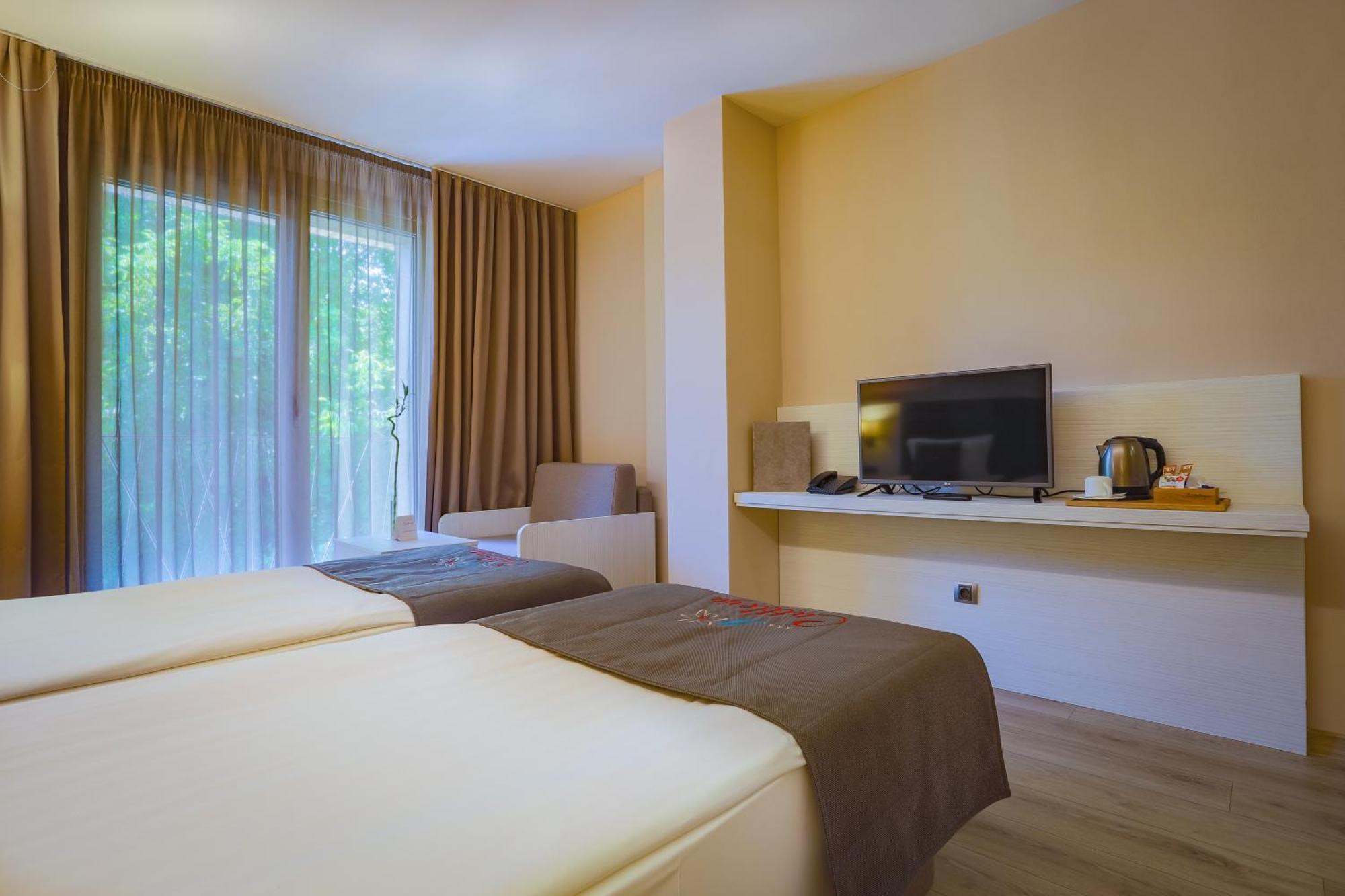 Hotel & Relax Zone Cattleya 克鲁舒纳 外观 照片