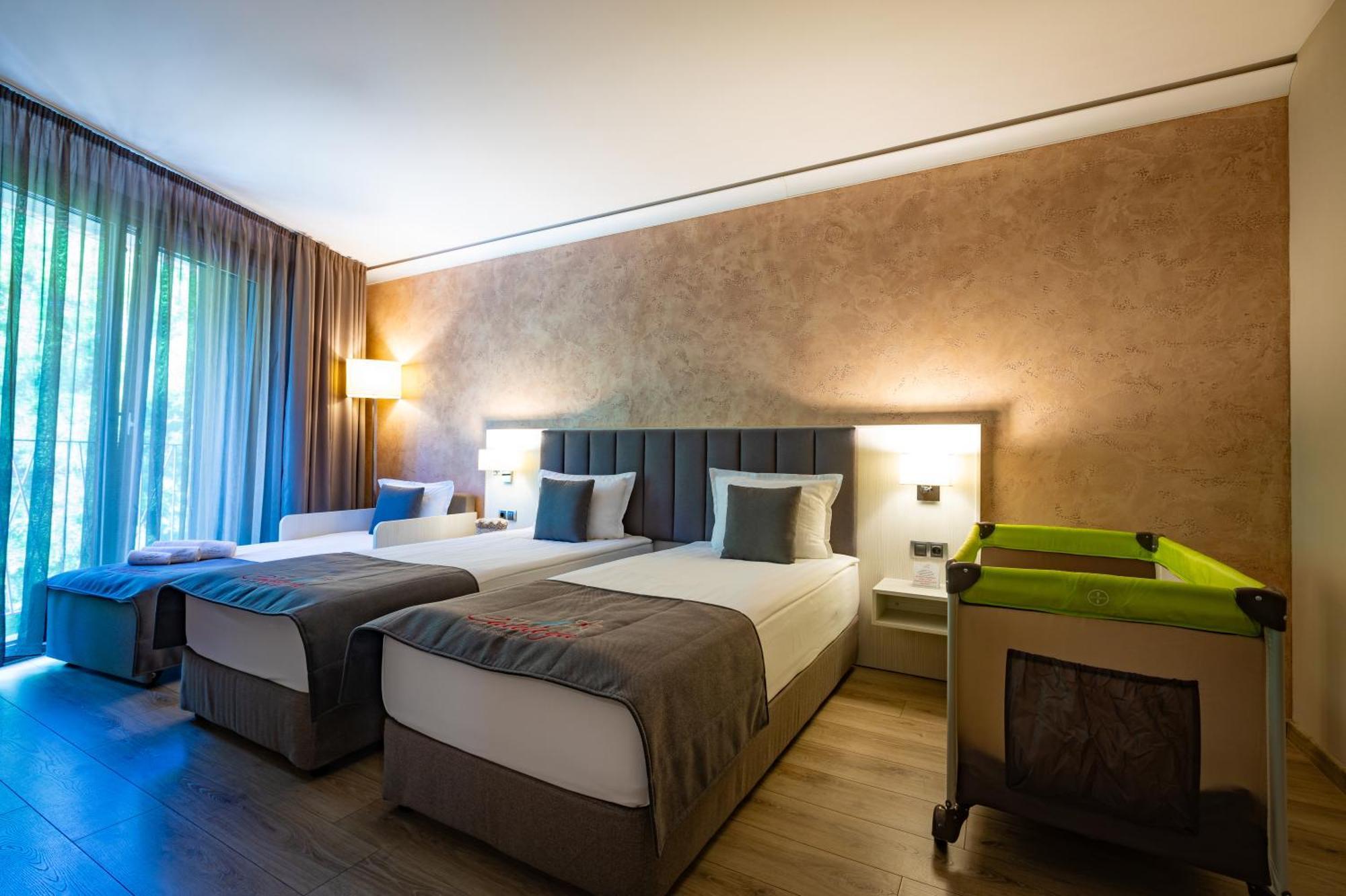 Hotel & Relax Zone Cattleya 克鲁舒纳 外观 照片