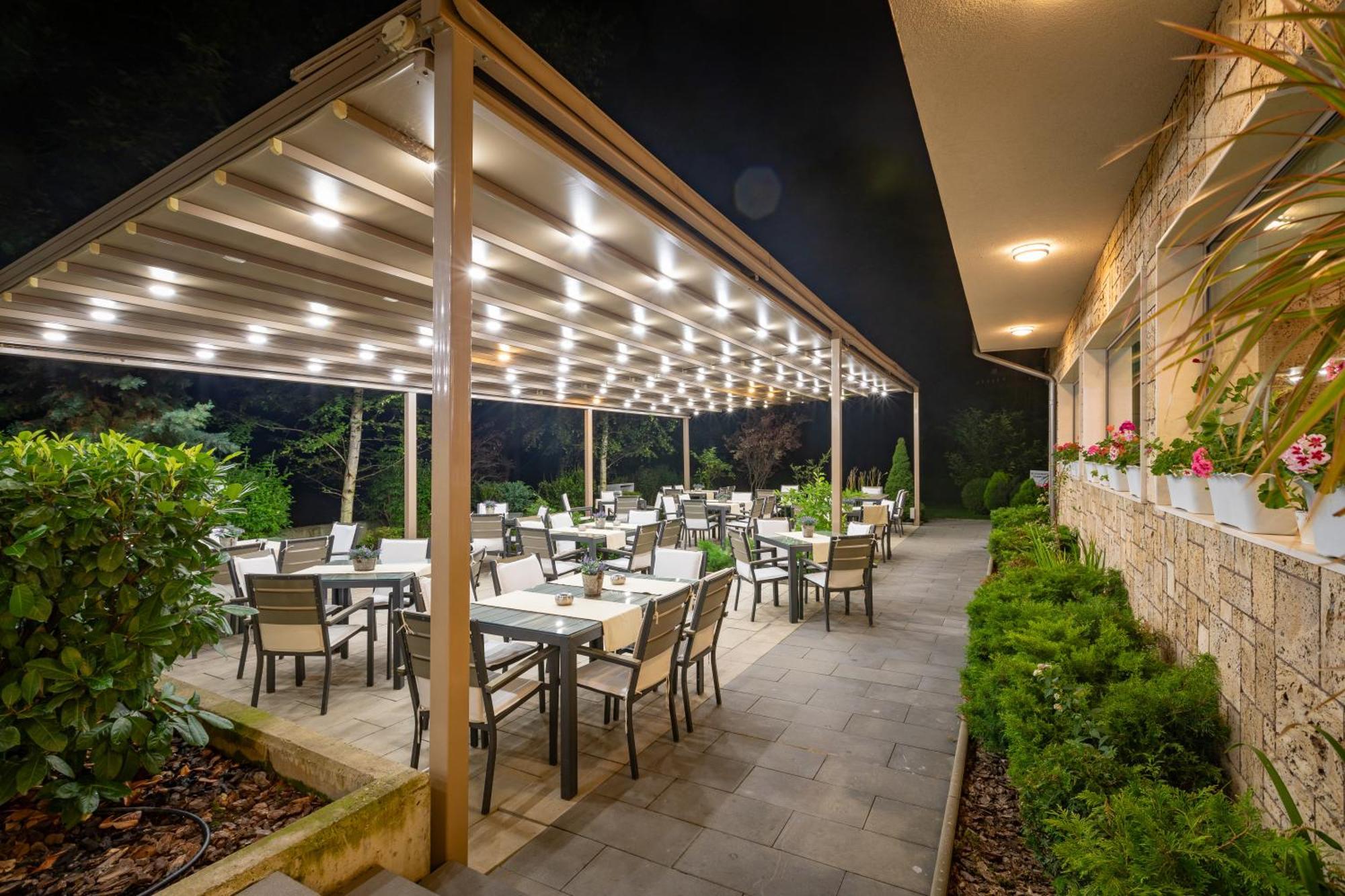 Hotel & Relax Zone Cattleya 克鲁舒纳 外观 照片