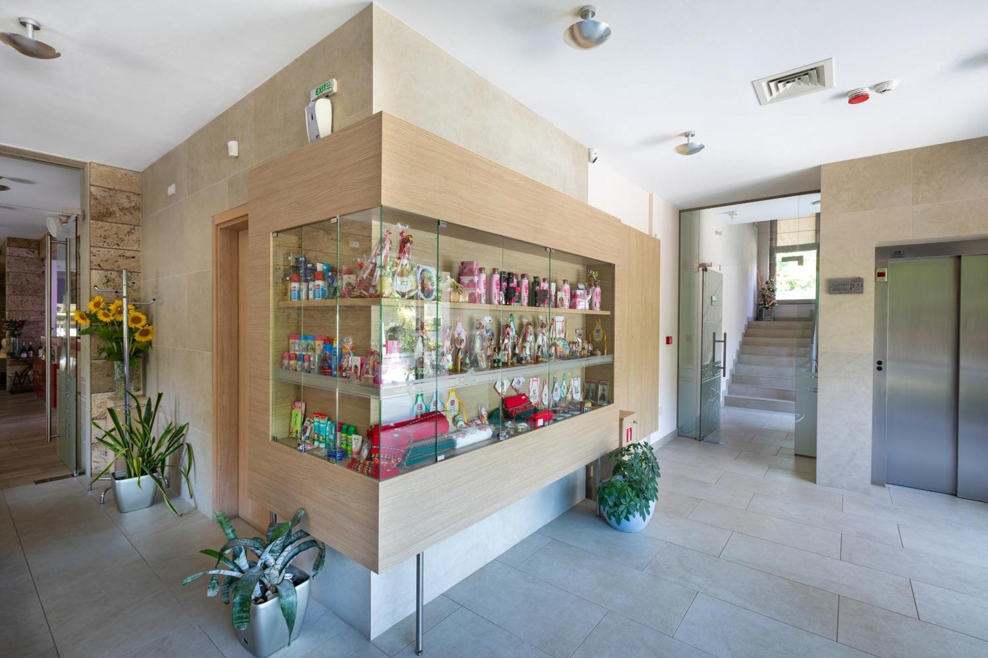 Hotel & Relax Zone Cattleya 克鲁舒纳 外观 照片